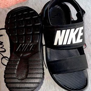 Nike sandals nwt